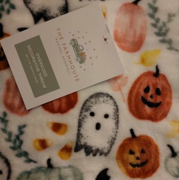 Rachel Ashwell The Farmhouse Halloween throw blanket- - Picture 3 of 3